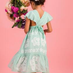 The Crossed straps of our SWING fully embroidered dress. Just sublime 💚

📷 @studioazap & @manuelafranjouphoto 

#crossedstraps #longdress #kids #organic #embroidery