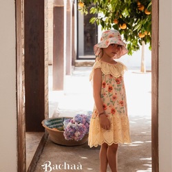 A pretty dress. A beautiful hat. Ready for summer ☀️ 
Une jolie robe. Un beau chapeau. On est prêt pour l’été ☀️

Pic by @manuelafranjouphoto 

#summer #elegance #bachaa #paris