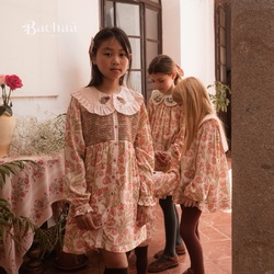 Our Augustine shirt dress in ECOVERO®️ viscose with floral hand embroidery on the collar and smocked front.
Fully lined with a plain organic cotton voile 🌿

Pic by @manuelafranjouphoto 

#bachaa #paris #kidfashion #handmade