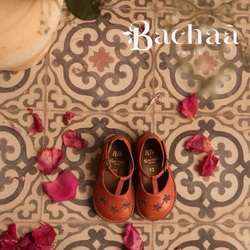 La petite deuxième de notre collab avec @pepechildrenshoes. Nos sandales brodées Lulu✨ 
Le style et qualité et Pèpè. La poésie de Bachaā.

Pic by @manuelafranjouphoto 

#bachaa #paris #shoes #kidfashion #collab