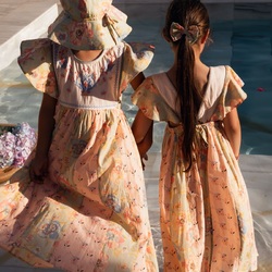 Block print patchwork ☀️

Our FLORAISON dress captured by @manuelafranjouphoto 

#blockprint #patchwork #kidsfashion #bachaa #paris