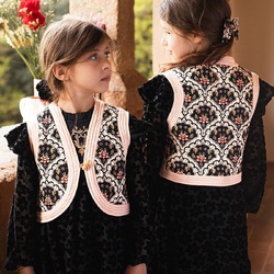 Vests designed to bring both cozy warmth and timeless style to your child’s wardrobe.

Des gilets conçus pour apporter à la fois chaleur et style intemporel à la garde-robe de votre enfant.

Pic by @manuelafranjouphoto 

#vest #gilet #blockprint #celebration #prestige #bachaa #paris