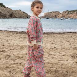 Relax and watch the sea ☀️🌊

📷 Combination of our BELLEVILLE jacket and our OISEAUX DE PARADIS harem pant 
Pic by @manuelafranjouphoto 

#relax #sea #springsummer #kidfashion #bachaa