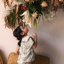 BAHIA. A short sleeves romper in 100% organic cotton with hand embroidery, pintucks and lace on the collar.

Poetic pic by @manuelafranjouphoto 

#romper #kidfashion #handmade #bachaa #paris
