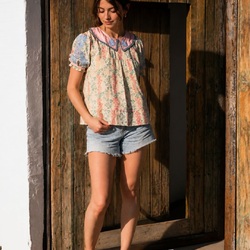 Our CAMOMILLE blouse for women features fully embroidered short sleeves and a hand embroidered lace-trimmed collar. 
Made from 100% organic cotton and fully lined with a plain organic cotton voile.

Notre blouse CAMOMILLE pour femme avec des manches courtes entièrement brodées et un col brodé main finition dentelle.
100% coton bio et entièrement doublée d’un voile de coton bio uni.

#summer #womencollection #bachaa #parís