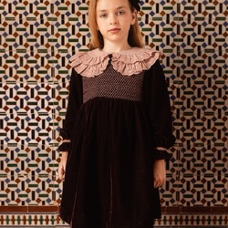 Our POUDRE dress. 
A Chocolate velvet dress with a double Peter Pan collar decorated with broderie anglaise and a beautifully smocked front yoke finished with golden piping.
This dress is fully lined with a plain organic cotton voile.
A tied belt at the back allows the dress to be adjusted to fit your child’s body shape.

Pic by @manuelafranjouphoto 

#bachaa #paris #kidfashion #autumnwardrobe