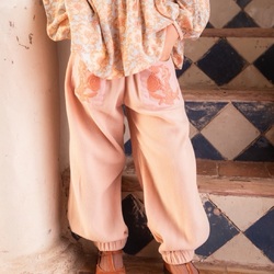 Let’s explore new textures.

Here, our Zèle pants in polar fleece fabric. A soft, lightweight, and insulating material designed to retain warmth while remaining breathable.

Produced in a very limited quantity. 

Pic by @manuelafranjouphoto 

#bachaa #paris #polarfleece #newcollection