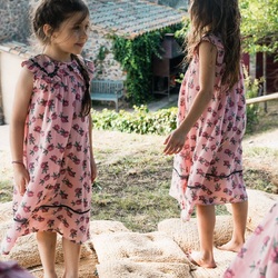 [BACK IN STOCK] Our sleeveless nightdress SUR LA LUNE will bring romance into your life 🌸

Notre robe de nuit sans manche SUR LA LUNE va mettre du romantisme dans votre vie.

📷 @manuelafranjouphoto 

#pajamas #nightdress #organiccotton #handmade #handembroidery #blockprintfabric #bachaa #paris