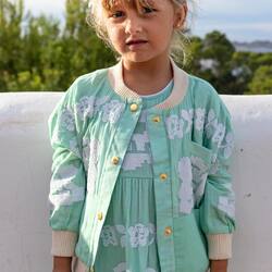 Our BELLEVILET jacket. 
A very stylish organic cotton jacket entirely embroidered with flowers.

Plain lining in organic cotton voile, Fully embroidered, Batwing sleeves, Cotton rib on the collar, cuffs and waist, Chest pocket, Front pockets, Gold snap buttons on the button tab and on the pockets.

📷 @manuelafranjouphoto 

#jacket #embroidery #organiccotton #kidfashion