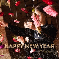 When we look at flowers, we quickly realize that nothing ever truly ends, everything always begins again.
Our imagination blossoms. Our creations take root. All we’re waiting for now is the sun. 
Wishing you all a beautiful New Year! 🎊 

Lorsque l’on observe les fleurs, on comprends vite que rien ne finit jamais, tout recommence toujours. 
Notre imagination bourgeonne.  Nos créations prennent racine. On attend plus que le soleil. 
Très bonne année à tous ! 🎊

Pic by @manuelafranjouphoto 

#happynewyear #bachaa #paris