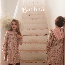 Our BERLINGOT dress features a magnificent hand-embroidered, lace-trimmed collar at the front and a long back collar adorned with ladder lace.

Pic by @manuelafranjouphoto 

#bachaa #paris #kidfashion #dress