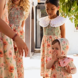 Handmade means unique. Just like them 🌸

Pic by @manuelafranjouphoto 

#handmade #handembroidery #blockprint #bachaa #parís