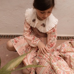 Block printing is an art of patience and craftsmanship.

Each motif is carefully printed by hand using a hand-carved wooden block, following an age-old technique passed down through generations. The subtle variations left by the artisan’s touch make every piece beautifully unique.

Pic by @manuelafranjouphoto 

#bachaa #paris #handmade #blockprinting