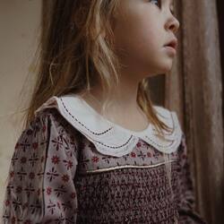 The perfect finishes of our VIOLETTA dress.

Double hand-stitched Peter Pan collar and lace finishing, Golden piping and hand-embroidered flowers on a front yoke lovely smocked, Plain and contrasting lining in organic cotton voile 🌱
We A-dore ❤️

📷 Beautiful picture by @gisellebergstrm 

#kidfashion #handmade #greenfashion #responsiblefashion