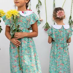 Front & back of our iconic apron dress nicely decorated with our Aquarelle block print, a hand embroidered Peter Pan collar and pleats, ladder lace and golden piping on the front. 
We gave it a symbolic name: FOR YOU 💚

📷 @manuelafranjouphoto 

#aprondress #blockprint #handembroidery #peterpancollar #responsiblefashion
