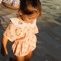Our COUCIU romper. 
A romper elasticated at the waist, featuring a hand-embroidered ruffled collar and short sleeves finished with lace.
100% organic coton & fully lined with a plain organic cotton voile 🌱

Pic by @manuelafranjouphoto 

#romper #organicbabyclothes #bachaa #paris