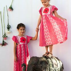 Combinaison of broderie anglaise, block print and hand embroidery. This is our COQUETTE dress 🌺

📷 @manuelafranjouphoto 

#broderieanglaise #blockprint #handembroidery #kidfashion #poetry