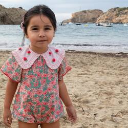Our NYMPHE romper with its block floral print and a hand embroidered collar. 
100% organic cotton and fully lined🌱
Only few pieces available. 

📷 @manuelafranjouphoto 

#romper #cute #kids #blockprint #handembroidery