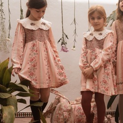 Autumn wardrobe idea. Our Hermine dress and the matching Esmée bag.

Idée vestiaire d’automne. Notre robe Hermine et le sac assorti Esmée.

Pic by @manuelafranjouphoto 

#bachaa #paris #kidfashion #autumnwardrobe