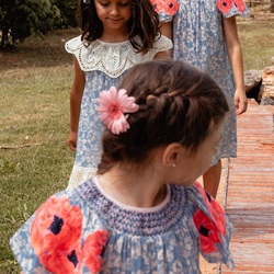 Floral spirit 🌸

Pic by @manuelafranjouphoto 

#flowers #blockprinting #embroidery #kidsfashion #poeticfashion #bachaa #paris