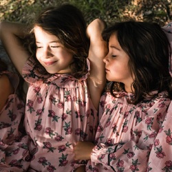 Dream of summer in lightweight cotton 🌸
Pajamas made from organic materials, carefully hand-embroidered.

Rêvez l’été en coton léger 🌸
Des pyjamas en matières biologiques brodés à la main avec soin.

@📷 @manuelafranjouphoto 

#kidsfashion #pajamas #organiccottonclothing #handmade #bachaa #paris