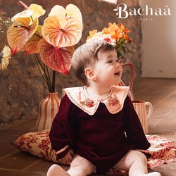 Happiness doesn’t knock at the door.
But there’s plenty of it in our boutique.

Le bonheur ne s’invite pas. 
Et il y a plein dans notre boutique. 

Pic by @manuelafranjouphoto 

#kidfashion #happyness #fallwinter #bachaa #paris